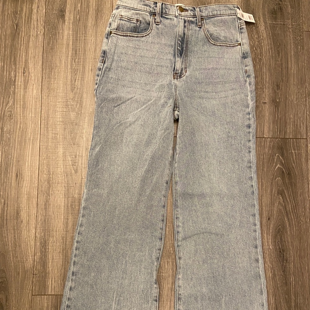 Brand: Tillys
Size: 29
Color:Light wash